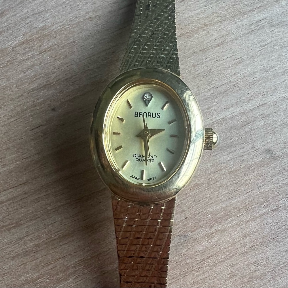 Vintage Benrus ladies gold tone diamond dress Watch NEW BATTERY